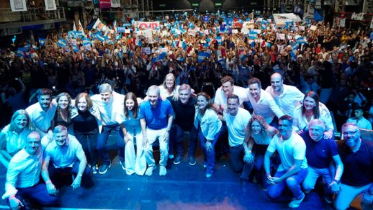 2291465-cierres-de-campana-en-cordoba-ultimos-actos-con-la-militancia-para-precalentar-un-dom68fc3183eeb8f