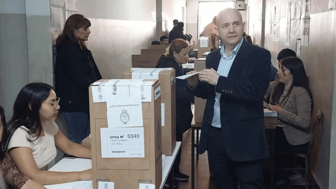 2298586-adrian-brizuela-tras-votar-me-siento-tranquilo-y-satisfecho-por-haber-cumplido-con-mi68fe10118bd86