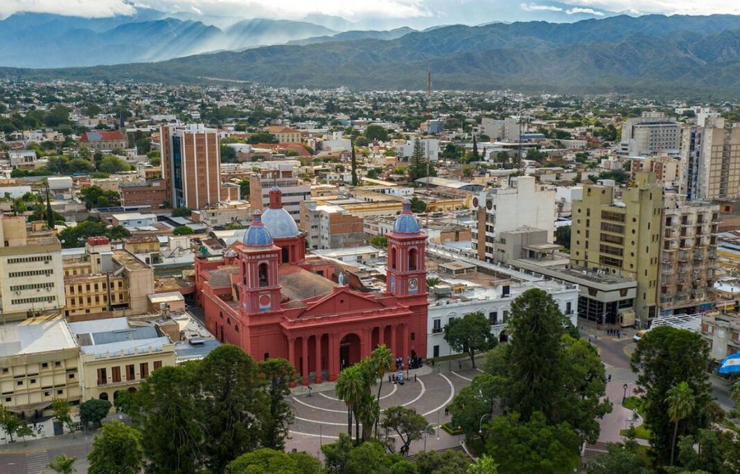 2327814-catamarca-celebra-el-dia-de-todos-los-santos-y-la-conmemoracion-de-los-fieles-difunto6904fbde88170